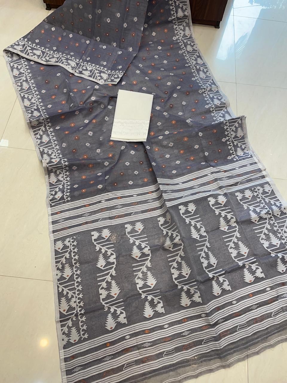 Grey Soft Buti Karat Jamdani Sari With Blouse Piece