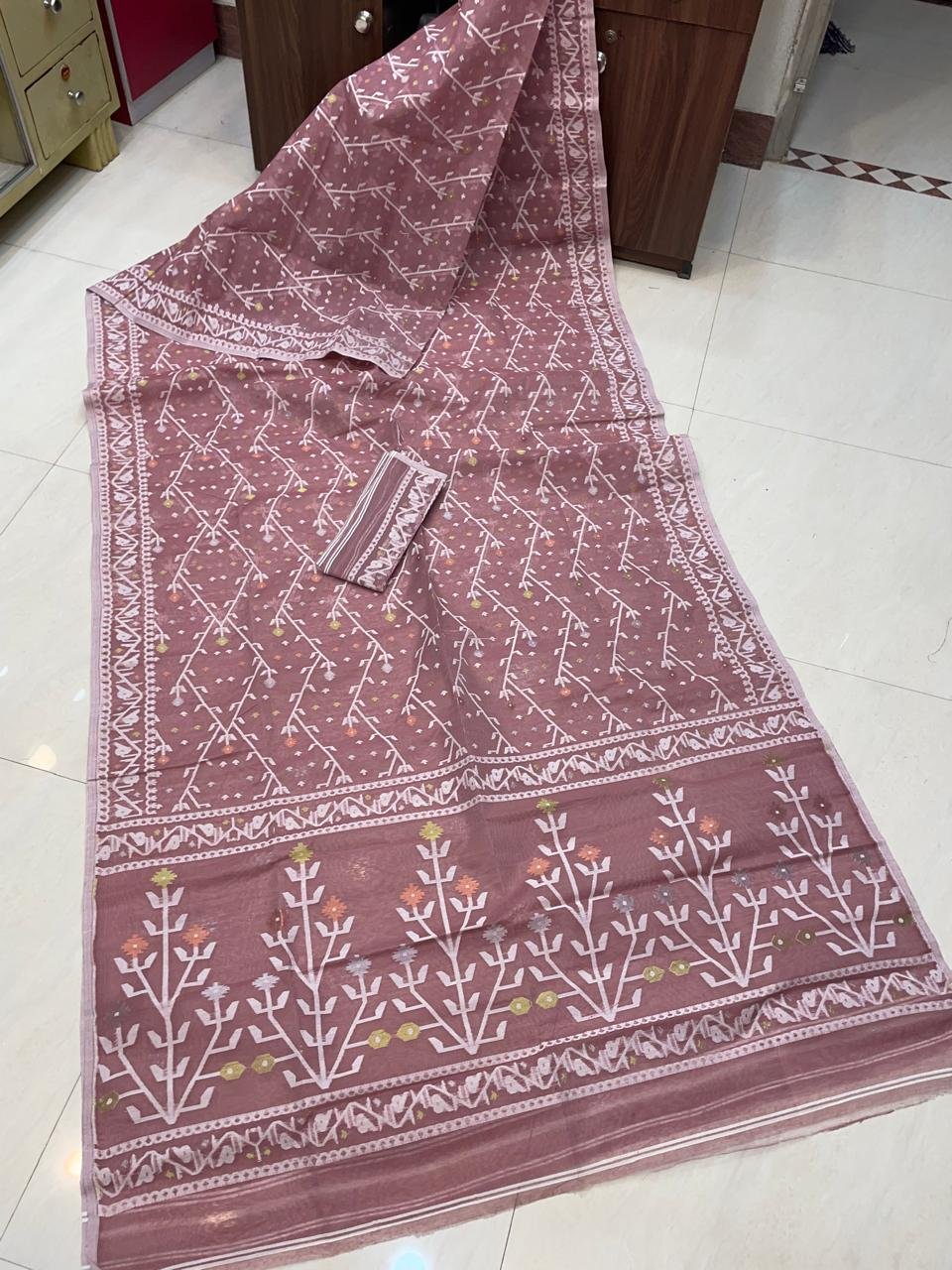 Shiuli Dhakai Jamdani Sari with Blouse Piece - Copper Rose - Image 2