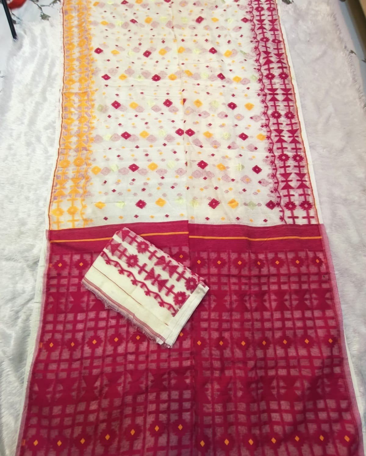 Cream Soft Ganga Jamuna Jamdani Sari With Blouse Piece - Image 4