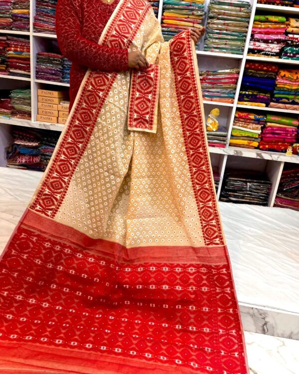 Barfi Soft Dhakai Jamdani Sari with Blouse Piece - Dark Cream