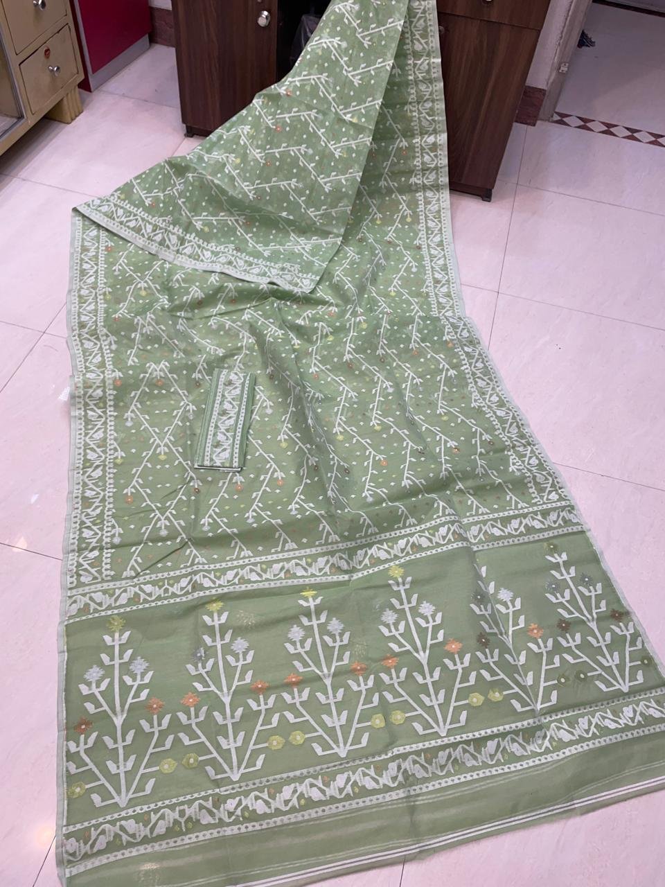 Shiuli Dhakai Jamdani Sari with Blouse Piece - Greenish Grey - Image 2