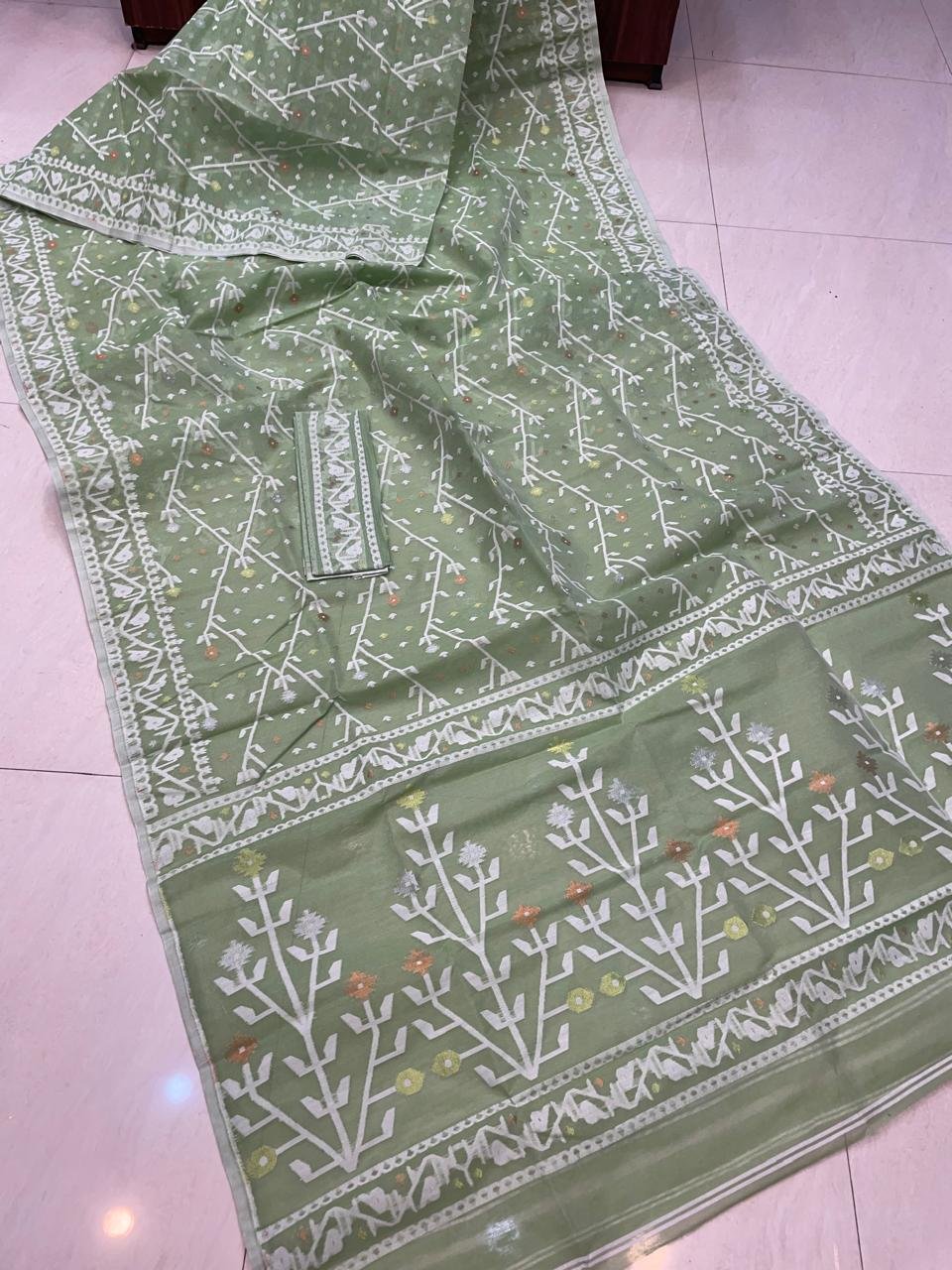 Shiuli Dhakai Jamdani Sari with Blouse Piece - Greenish Grey