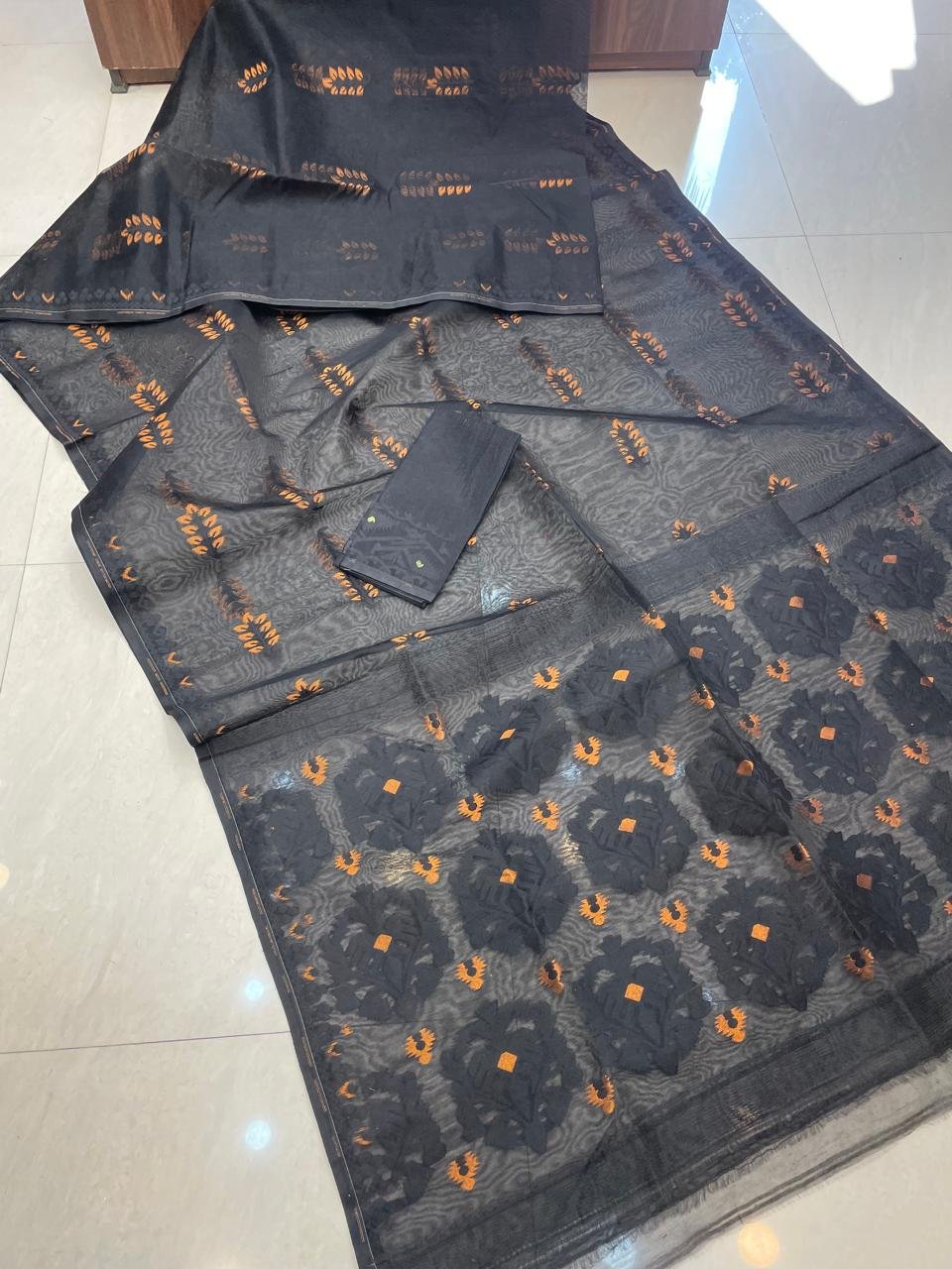 Soft Dhakai Jamdani Saree with Blouse Piece - Mid Grey - Image 2
