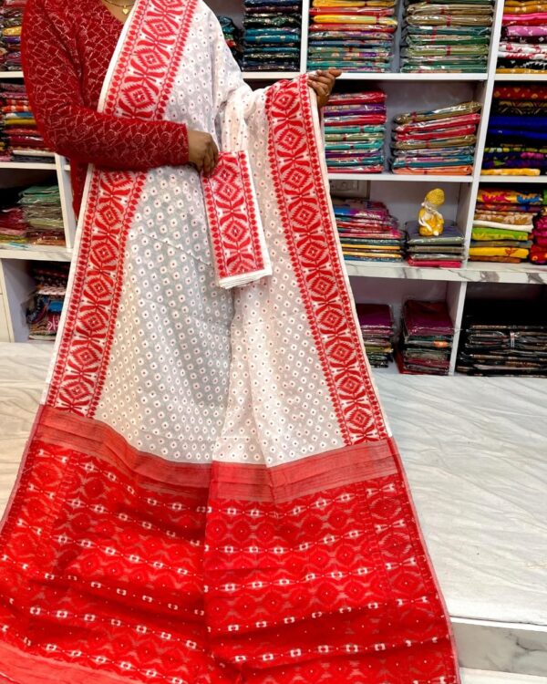 Barfi Soft Dhakai Jamdani Sari with Blouse Piece - Off White