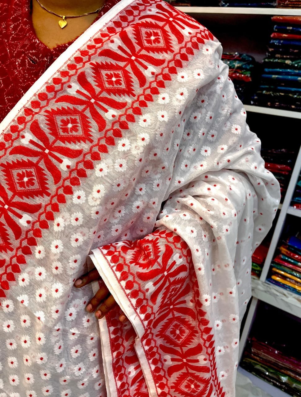 Barfi Soft Dhakai Jamdani Sari with Blouse Piece - Off White - Image 2