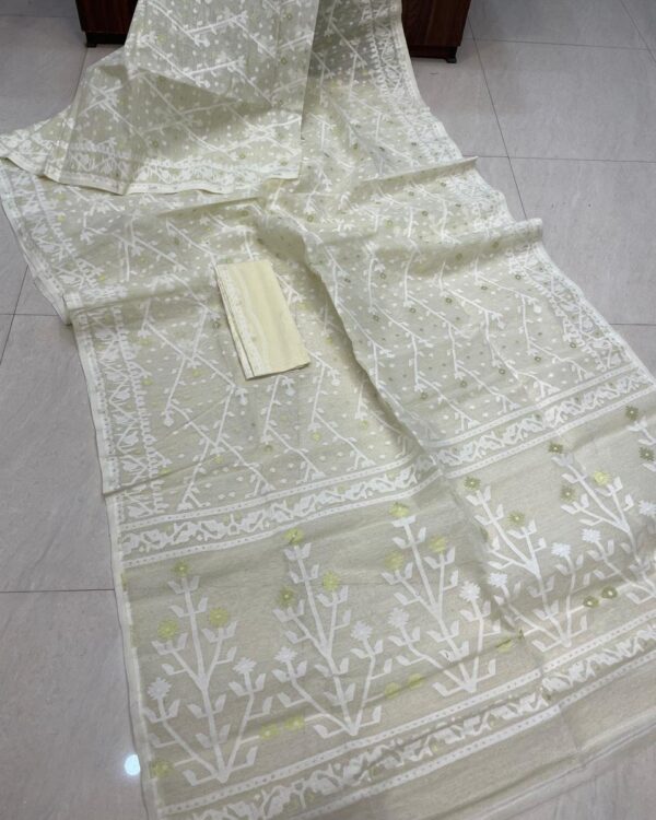 Shiuli Dhakai Jamdani Sari with Blouse Piece - Off White
