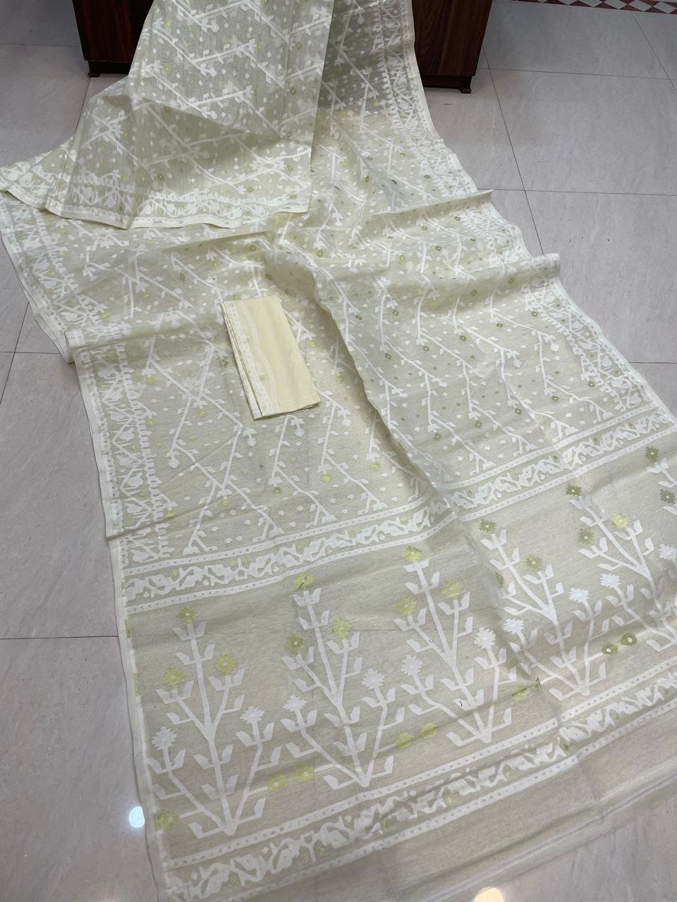 Shiuli Dhakai Jamdani Sari with Blouse Piece - Off White