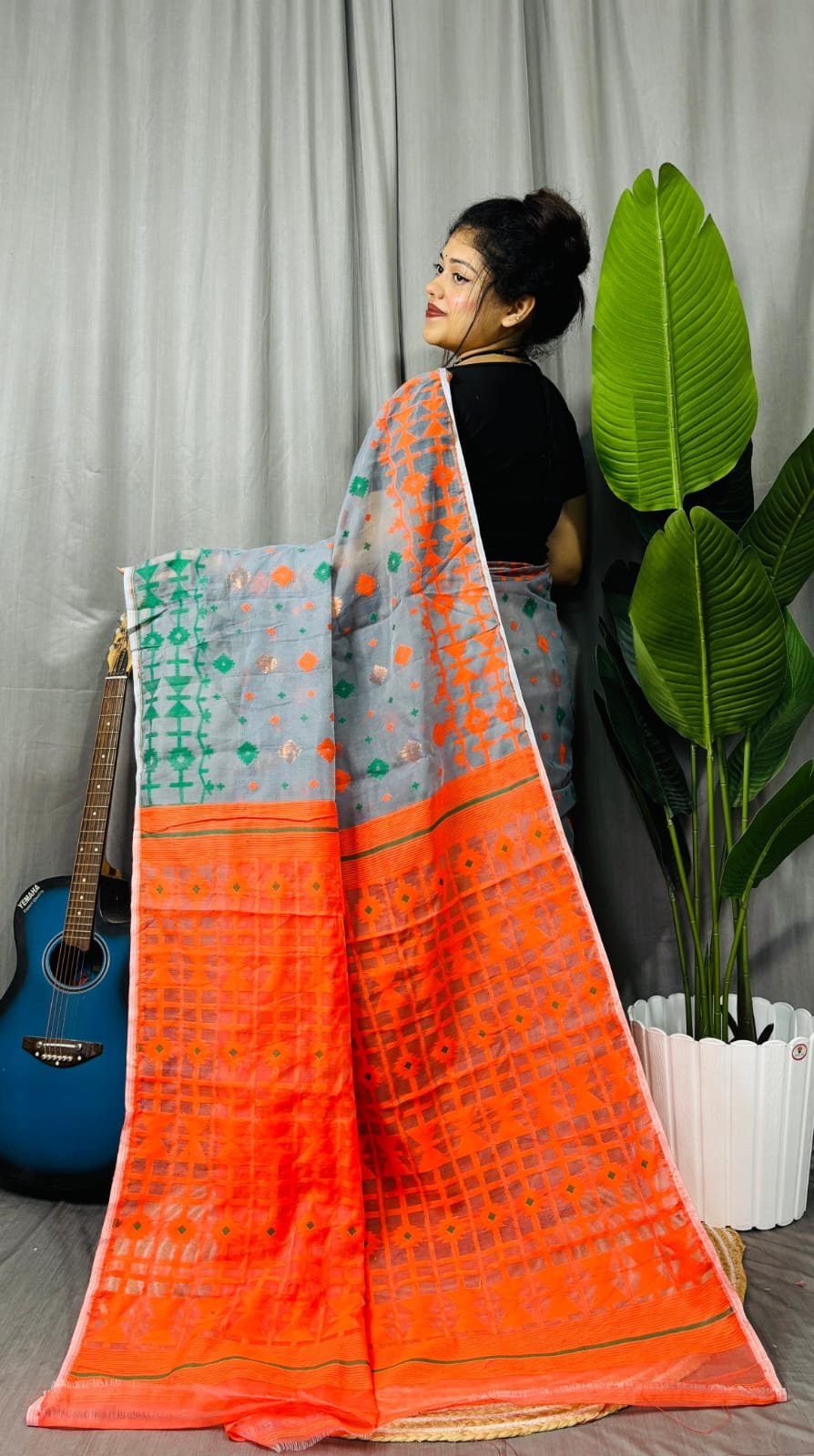 Oslo Grey Soft Ganga Jamuna Jamdani Sari With Blouse Piece - Image 2