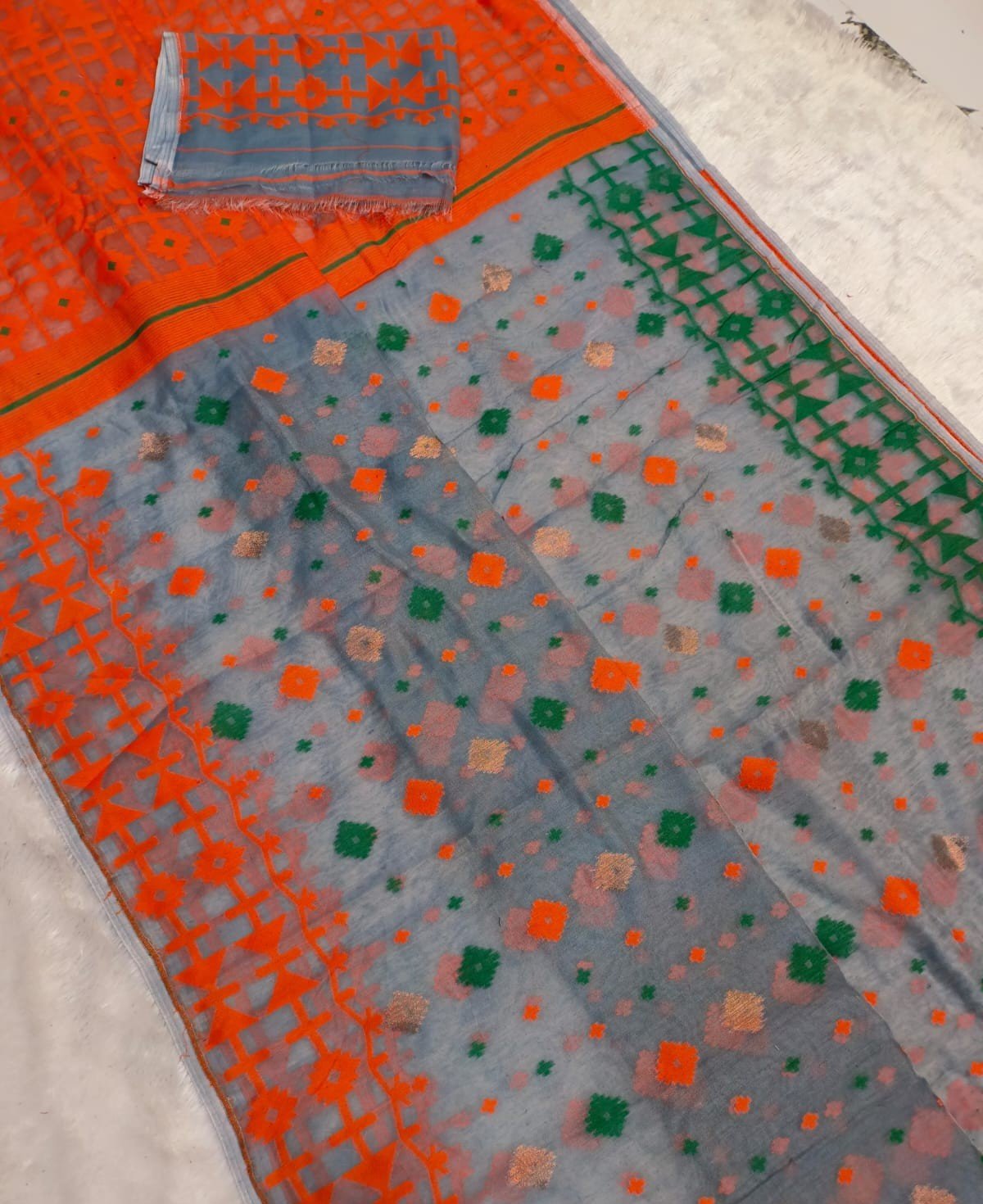 Oslo Grey Soft Ganga Jamuna Jamdani Sari With Blouse Piece - Image 4