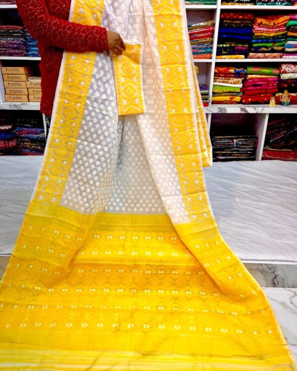 Barfi Soft Dhakai Jamdani Sari with Blouse Piece - White