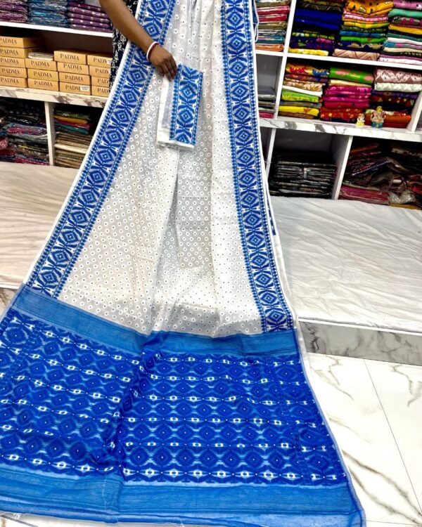 Barfi Soft Dhakai Jamdani Sari with Blouse Piece - White