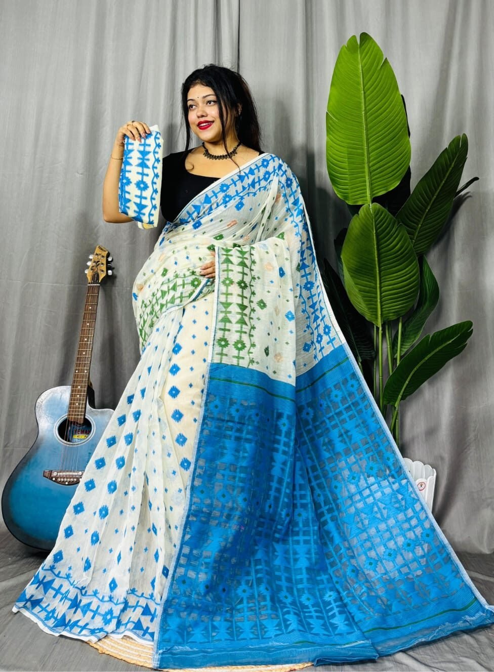 White Soft Ganga Jamuna Jamdani Sari With Blouse Piece