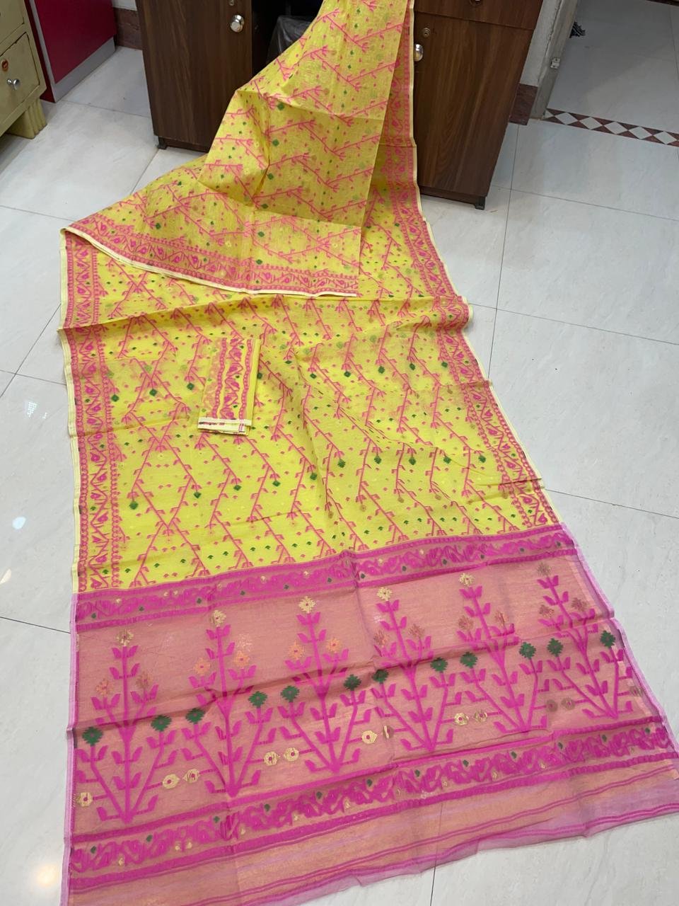 Shiuli Dhakai Jamdani Sari with Blouse Piece - Yellow - Image 2